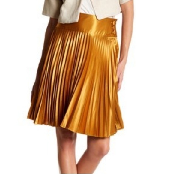 Vertigo Paris Gold Satin Pleated Mini Skirt Size 4 Holiday Party Metallic A-Line - Picture 1 of 10